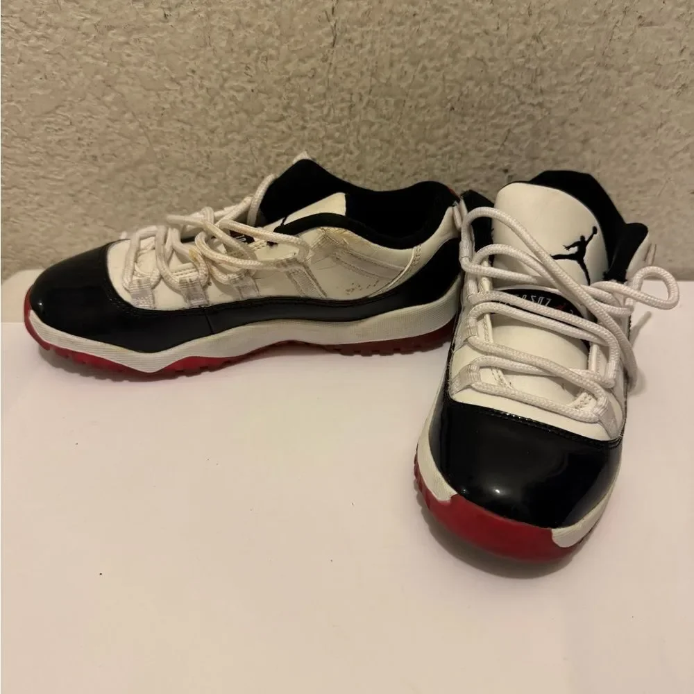 Jordan Low Top Sneakers Retro Mid Concord-Bred Size 2Y Black Red White Youth